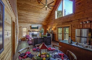 Interior - Bear Mountain Hideaway (Sevierville)