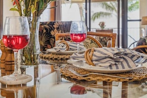 Dining - Colorful Oceanfront Kona Condo with Pool, Views & Fast WiFi (Kailua-Kona)