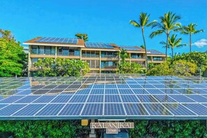 Exterior - Kona Condo | Pool & Sunset Views (Kailua-Kona)