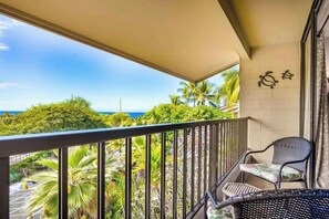 Property grounds - Kona Condo | Pool & Sunset Views (Kailua-Kona)