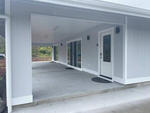 Exterior detail - Modern Dog-Friendly Keaau Oasis on 2 Acres with Patio & W/D (Keaau)