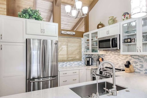 NEW Fall $pecial Two-Story Golf and Ocean-View Waikoloa Escape