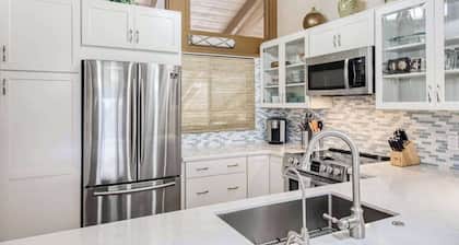 NEW Fall $pecial Two-Story Golf and Ocean-View Waikoloa Escape
