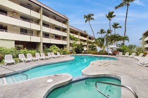 Pool - Stay Across From Magic Sands in a Condo with Balcony, Pool & Sauna (Kailua-Kona)