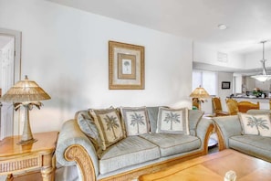 TV - Wake on the Golf Course in a Ground-Floor Condo with Pool & A/C (Waikoloa)