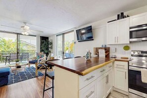 Coffee/tea maker, fridge, microwave, oven - Chic Oceanfront Kona Condo with Wraparound Lanai & Resort Pool (Kailua-Kona)