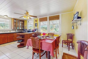 Dining - Classic Country Home Near Hilo with Room to Roam (Papaikou)
