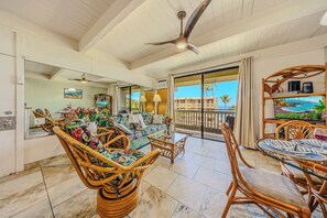 TV, DVD player, offices - Classic Kona Island Condo with Ocean View, Hot Tub & Pool (Kailua-Kona)