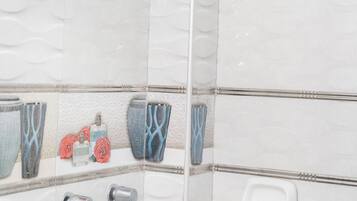 Family Apartment, Mountain View | Bathroom