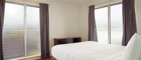 1 chambre, fer et planche à repasser, Wi-Fi, literie fournie