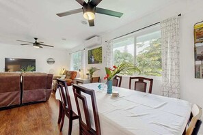 Dining - Dog-Friendly Pahoa Home Near the Ocean with Lanai, W/D & WiFi (Pahoa)