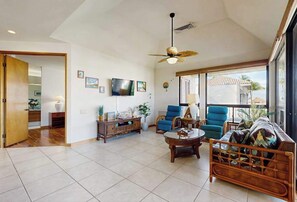 TV, DVD player, offices - Waikoloa Resort Condo with Central AC, Pools, Hot Tub & Golf (Waikoloa)