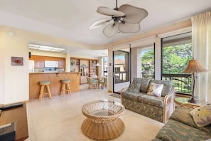 TV, DVD player, offices - Top-Floor Waikoloa Condo with Private Lanai, Pool, Tennis & Gym (Waikoloa)