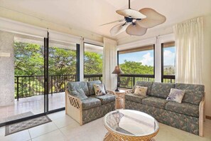 TV, DVD player, offices - Top-Floor Waikoloa Condo with Private Lanai, Pool, Tennis & Gym (Waikoloa)