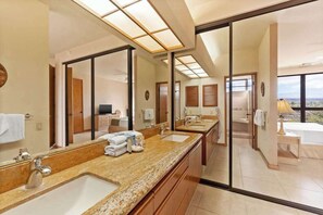 Iron/ironing board, WiFi, bed sheets - Top-Floor Waikoloa Condo with Private Lanai, Pool, Tennis & Gym (Waikoloa)