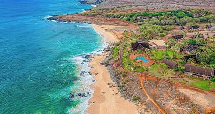 Garden-View Molokai Condo with Lanai, Pool & Walk to Beach