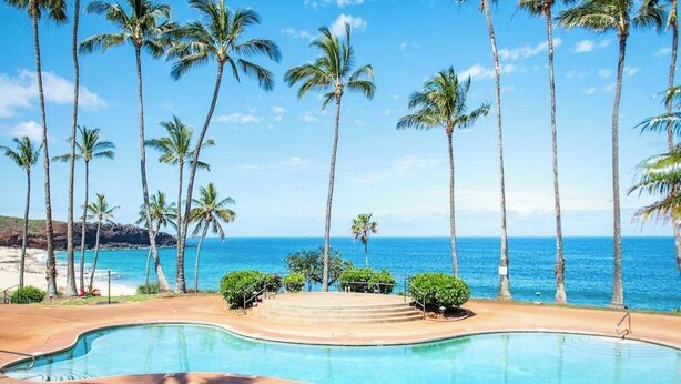 A swimming pool with a view of the ocean and palm trees. - New Fall Sale Ocean View Studio Near Kepuhi Beach and Sunset Pool (Maunaloa)