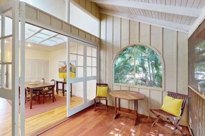 Dining - Colorful Molokai Condo by the Beach with W/D, Lanai & Pool (Maunaloa)