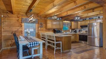 House, Multiple Beds (Bears on Beach Front) | Private kitchen