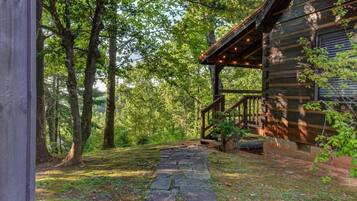 House, Multiple Beds (Bears on Beach Front) | Property grounds
