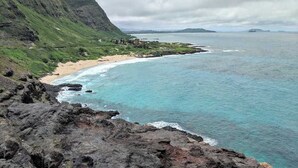 A coastal landscape with a beach, rocky cliffs, and a view of the ocean. - NEW Fall $pecial Central Waikiki Condo Near Beach and Zoo (Honolulu)