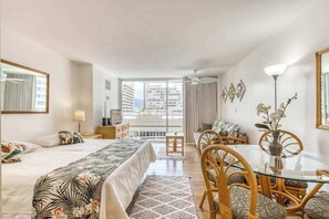 Iron/ironing board, WiFi, bed sheets - City-View Studio, Walk to Waikiki Beaches (Honolulu)
