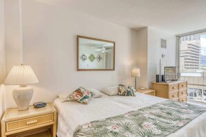 Iron/ironing board, WiFi, bed sheets - City-View Studio, Walk to Waikiki Beaches (Honolulu)