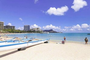 Beach nearby - City-View Studio, Walk to Waikiki Beaches (Honolulu)