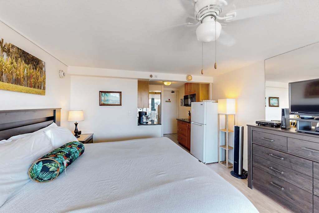 Iron/ironing board, internet, bed sheets