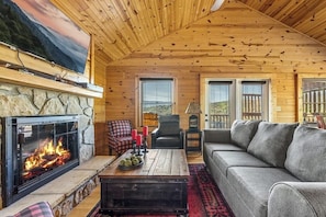 House, 1 King Bed (Brave Eagle) | Living area - Brave Eagle (Gatlinburg)