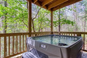 House, Multiple Beds (Cades Cove Escape) | Outdoor spa tub - Cades Cove Escape (Townsend)