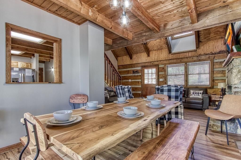 House, Multiple Beds (Can't Bear to Leave 2) | Dining