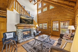 House, Multiple Beds (Cozy Bear Cove) | Living area - Cozy Bear Cove (Pigeon Forge)