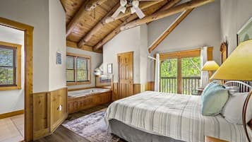 House, Multiple Beds (Cozy Bear Cove)