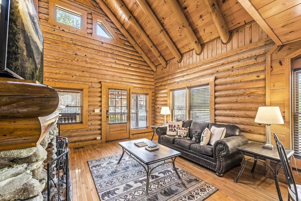 House, Multiple Beds (Cozy Bear Cove) | Living area