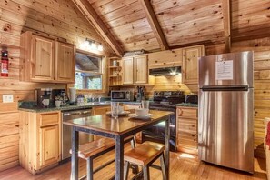 House, Multiple Beds (Cozy Bear Lodge) | Private kitchen - Cozy Bear Lodge (Sevierville)
