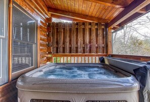 House, Multiple Beds (Cubs Cozy Den) | Outdoor spa tub - Cubs Cozy Den (Sevierville)