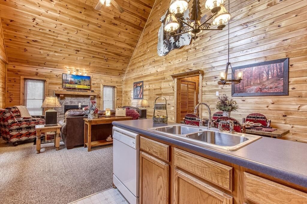 House, Multiple Beds (Cubs Cozy Den) | Interior