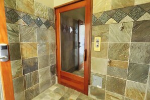 Interior - Cozy Waikiki Studio with Ocean Views & Hot Tub (Honolulu)