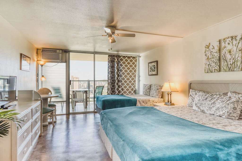 Iron/ironing board, internet, bed sheets