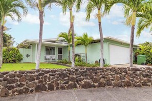 Property grounds - Honolulu Home | City & Mountain Views (Honolulu)