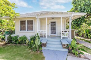 Exterior - Diamond Head Views, Steps to Waikiki Beach (Honolulu)