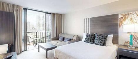 Desk, iron/ironing board, WiFi, bed sheets