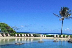 Beach nearby - Cozy Ocean-View Lihue Studio with Pools, Gym & Hot Tub (Lihue)