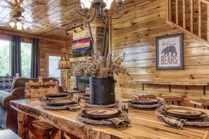 Ferienhaus, Mehrere Betten (Four Bears Lodge) | Speisen