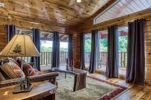 Ferienhaus, Mehrere Betten (Four Bears Lodge) | Wohnbereich