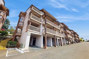 Exterior - Easy Beach-Close Living in Breezy Lihue (Lihue)