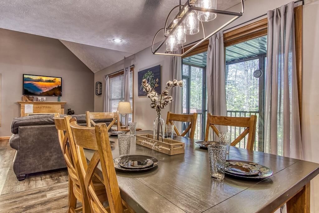 House, Multiple Beds (Foxes Den) | Dining