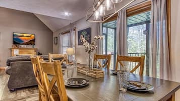 House, Multiple Beds (Foxes Den) | Dining