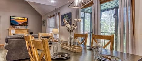 House, Multiple Beds (Foxes Den) | Dining